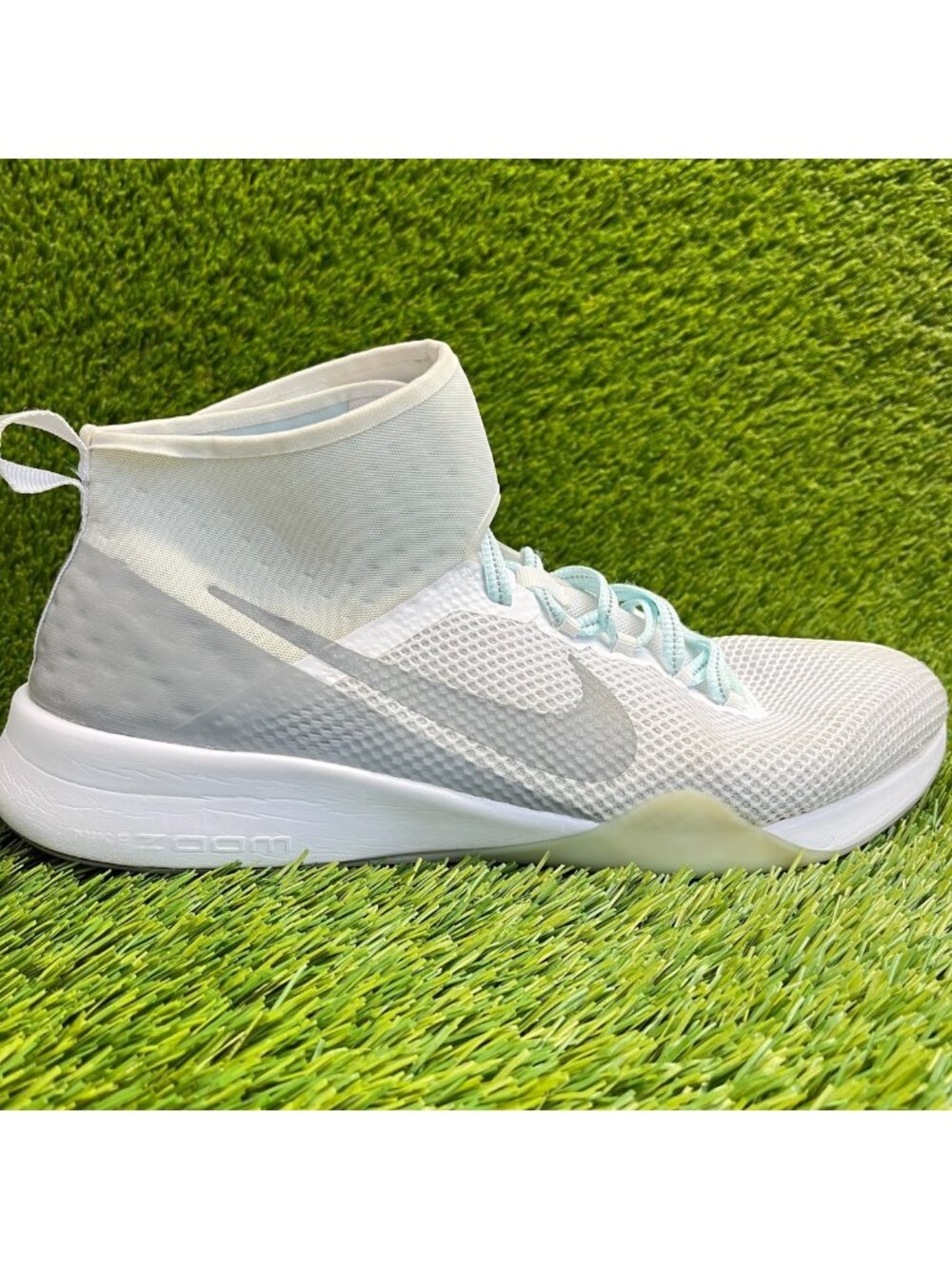 Nike Air Zoom Strong 2 Womens Size 12 White Gray Athletic Running Shoes Sneakers